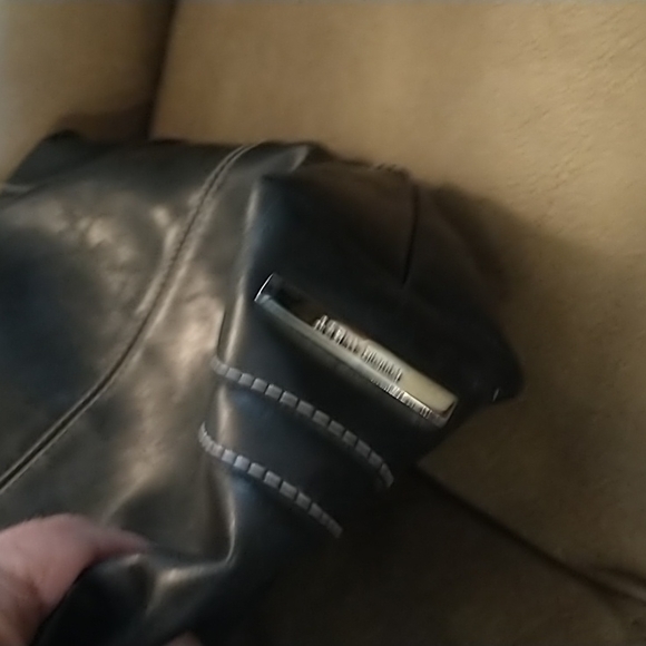 Nine West Gorgeous Black Leather Crossbody Handbag - Picture 9 of 10